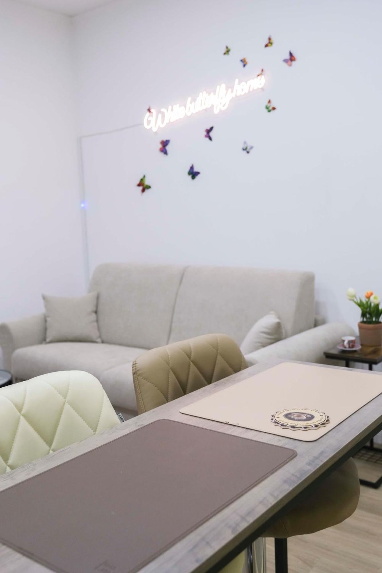 White Butterfly Home Napels Buitenkant foto